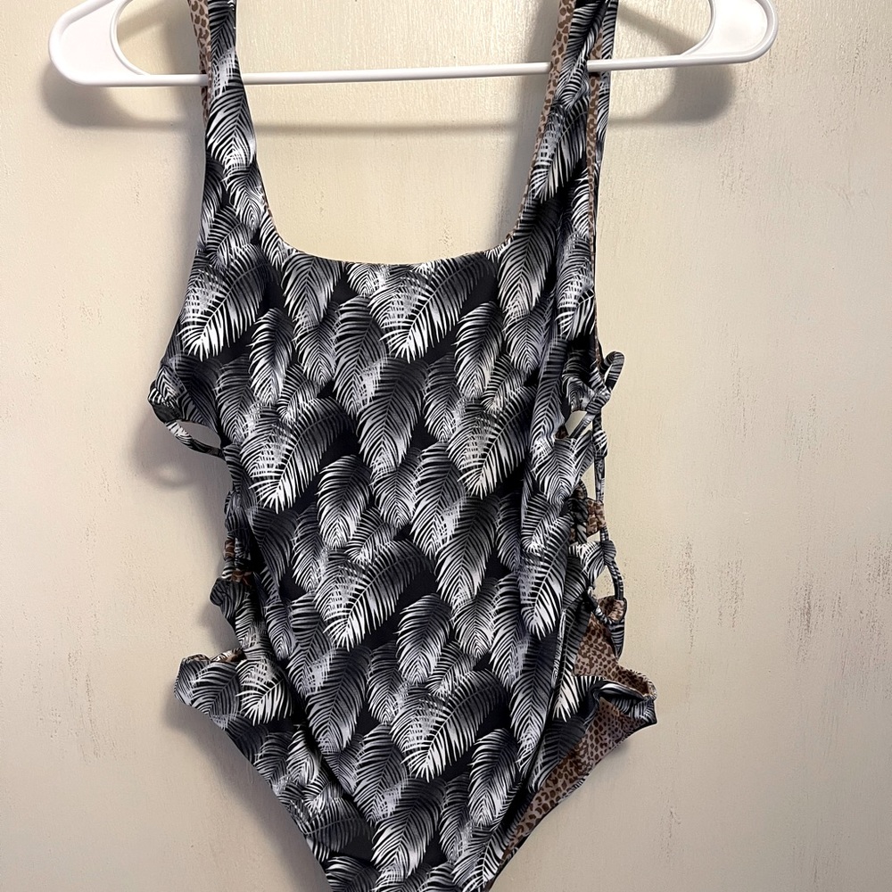 ❌SOLD❌ Acacia one piece